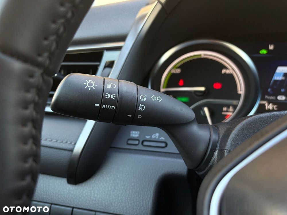 Toyota Camry 2.5 Hybrid Comfort CVT - 24