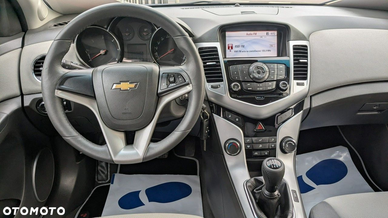 Chevrolet Cruze - 24