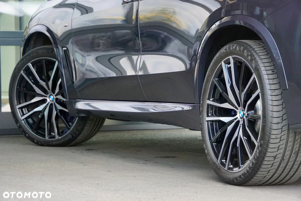 BMW X5 M M50i - 16
