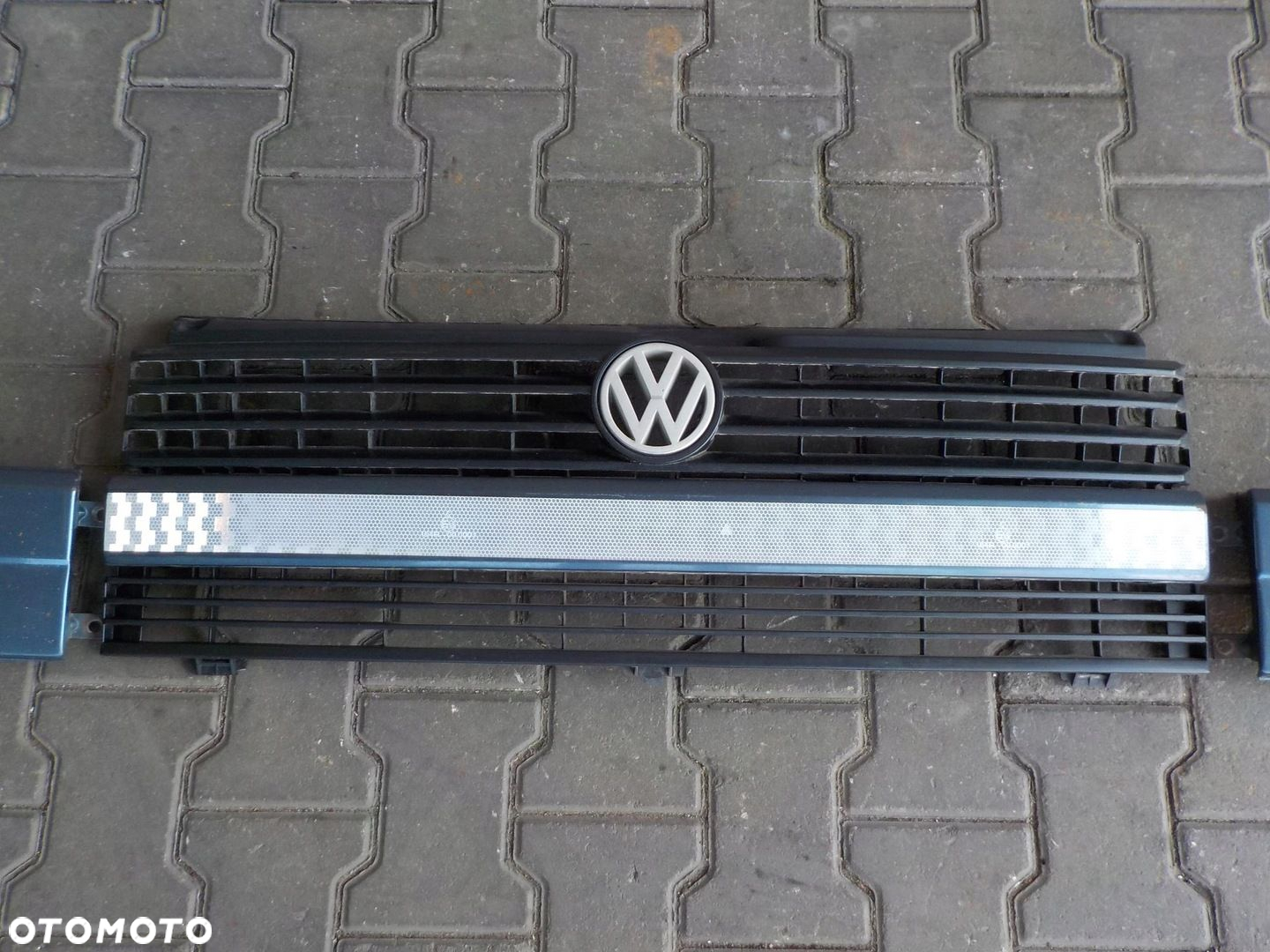 VW T4 90-95 ATRAPA GRILL PAS PRZEDNI - 2