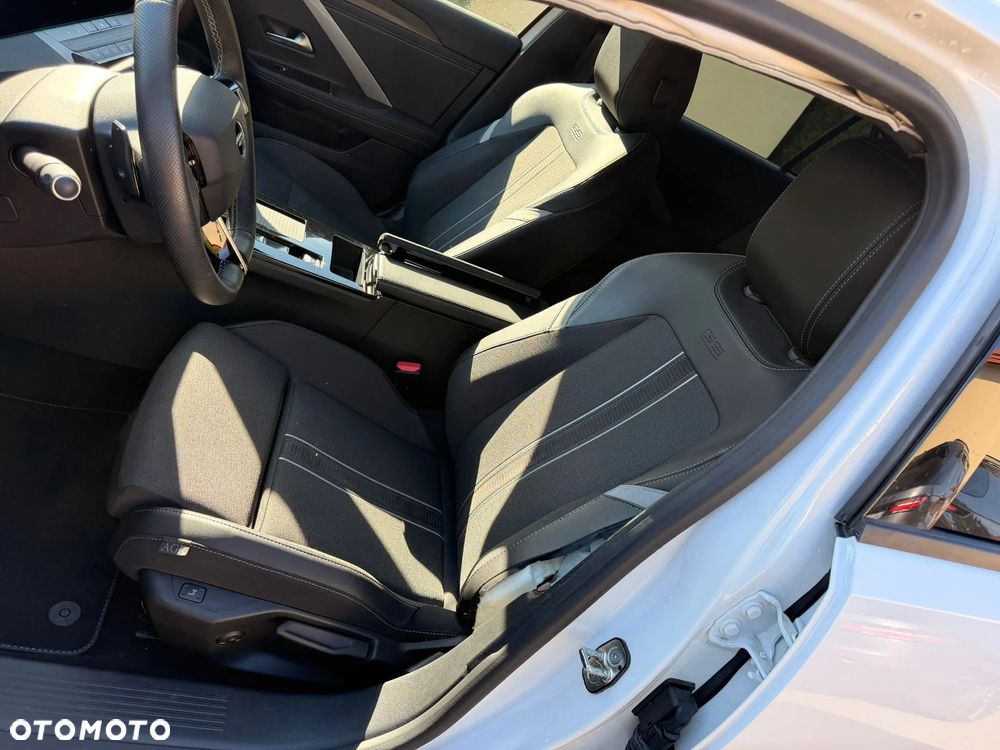 Opel Astra 1.6 T Plug-in Hybrid GS - 21