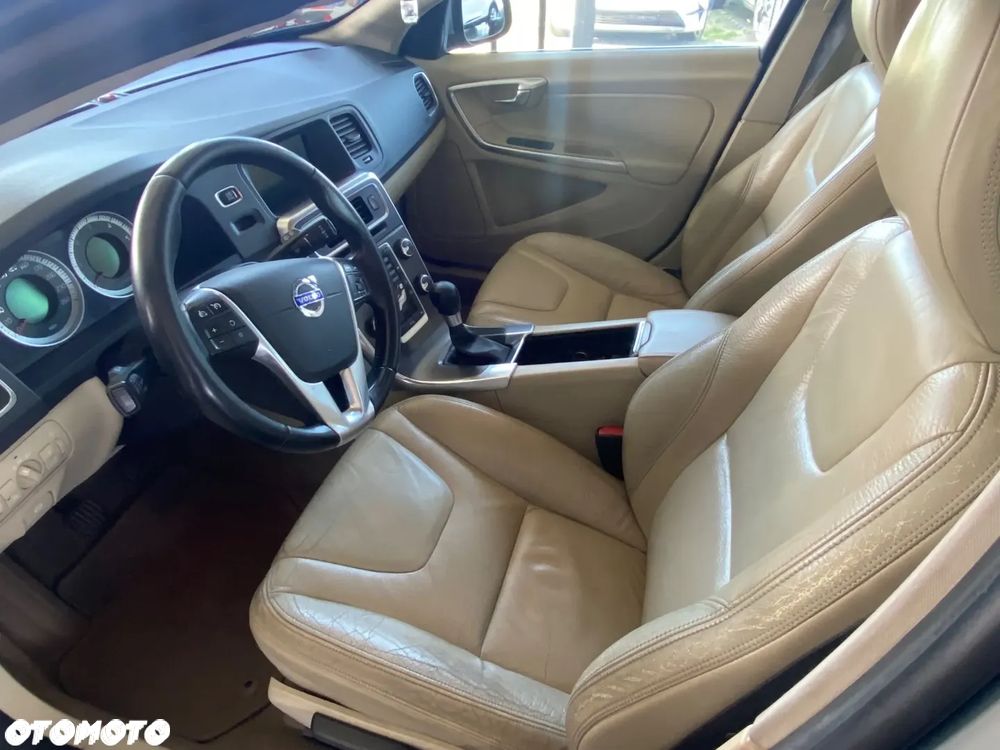 Volvo V60 D2 Momentum - 8