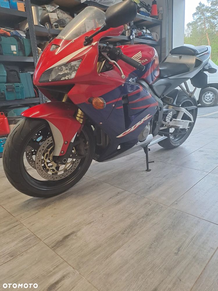 Honda CBR - 1