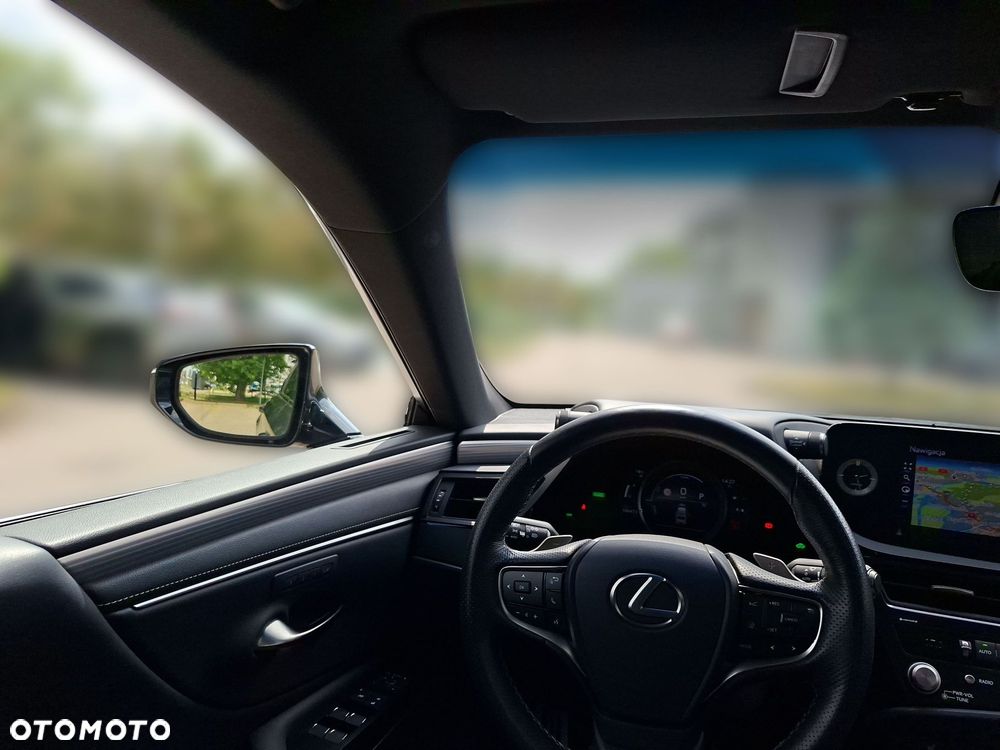 Lexus ES 300h F Sport Edition - 23