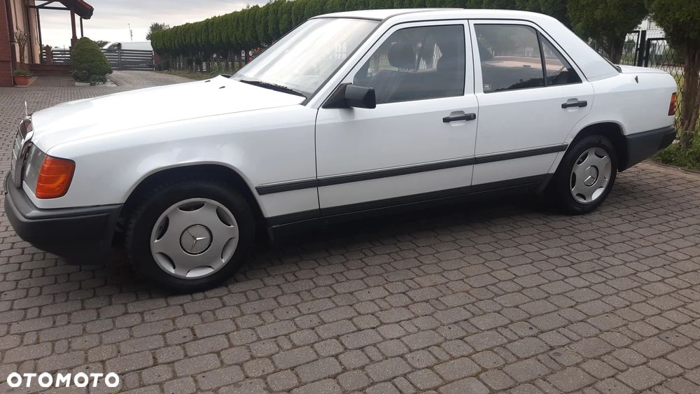 Mercedes-Benz W124 (1984-1993) - 21