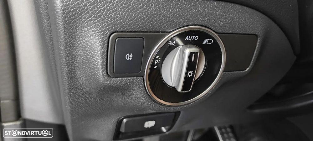 Mercedes-Benz CLA 180 d Shooting Brake AMG Line - 42