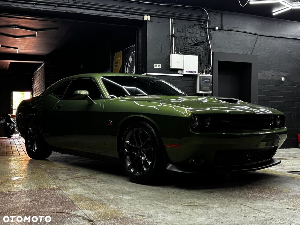 Dodge Challenger 6.4 Scat Pack - 11