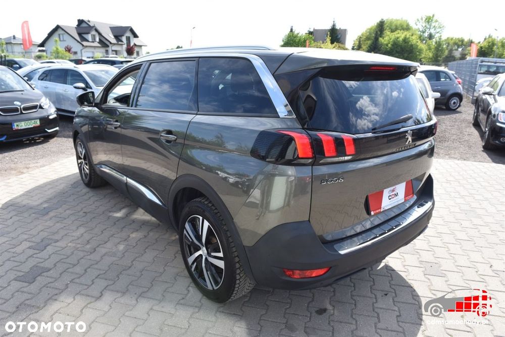 Peugeot 5008 - 8