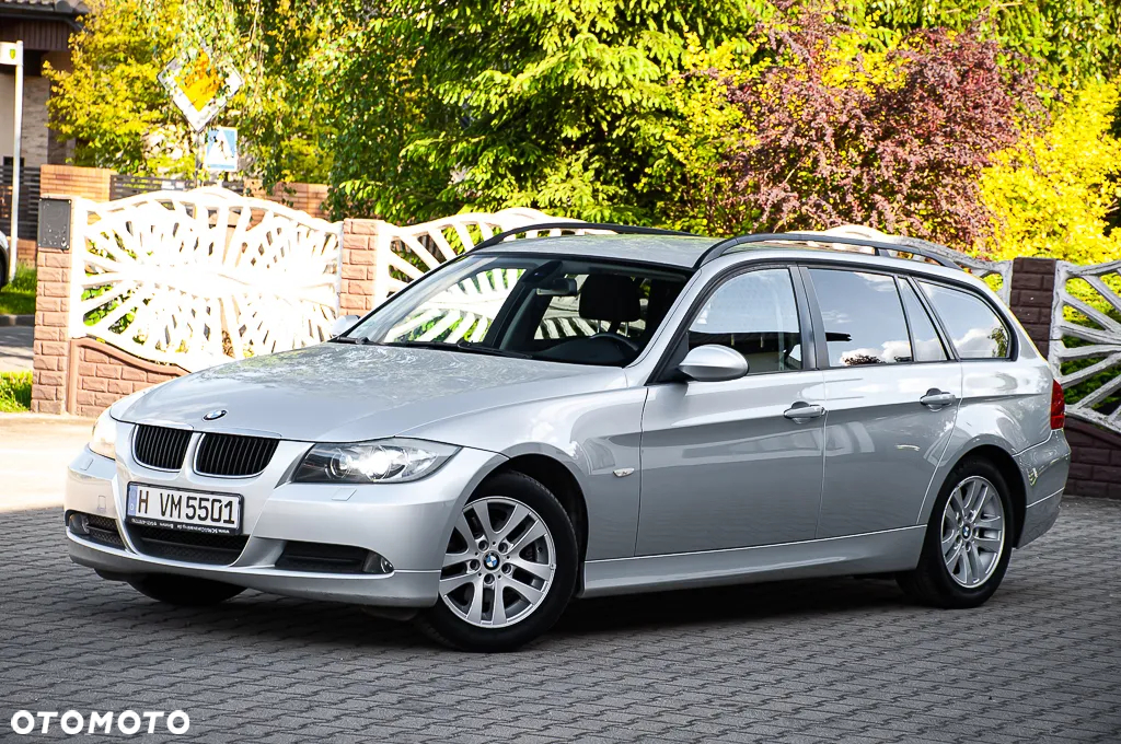BMW Seria 3 318i Touring - 4
