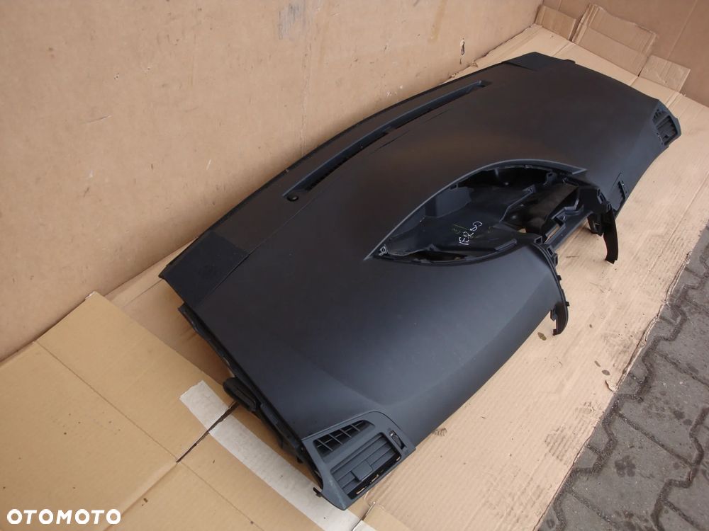 TOYOTA VERSO 09-18 deska rozdzielcza konsola Europa - 2