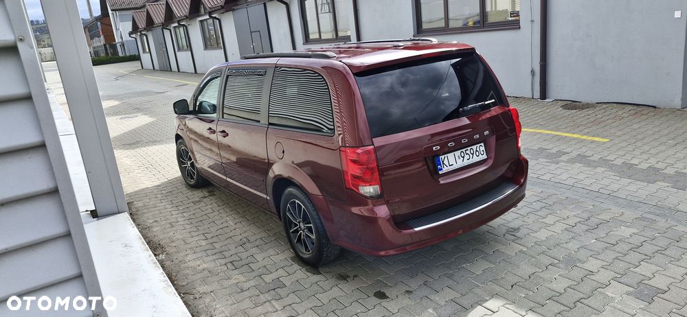 Dodge Caravan - 5