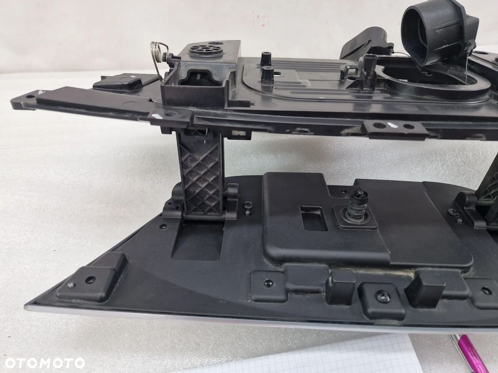 MAXUS EV30 E DELIVER 3 LOGO / KLAPKA ŁADOWANIA / GNIAZDO / GRILL PRZEDNI PRZÓD , NR AUKCJI GL762 - 10