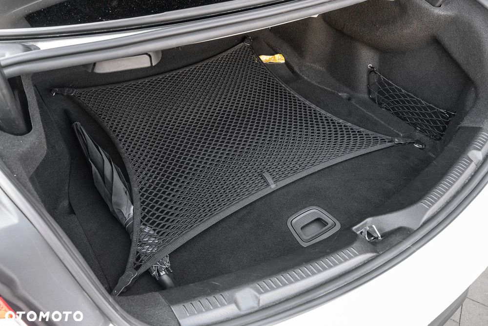 Mercedes-Benz Klasa E 220 d 4-Matic 9G-TRONIC - 33