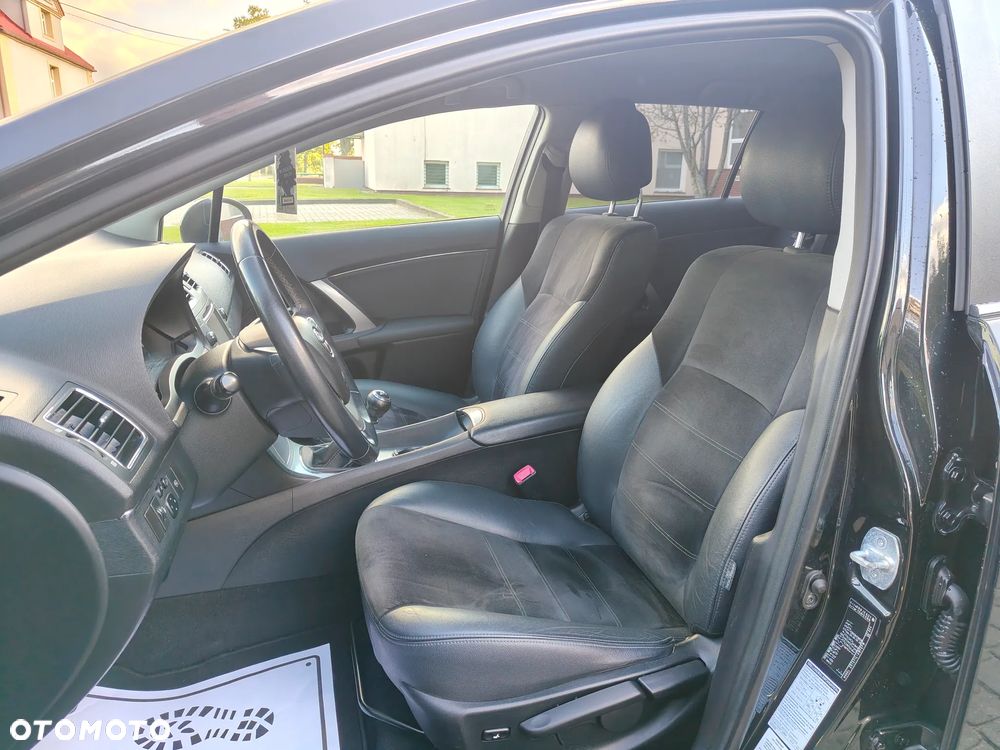 Toyota Avensis Combi 1.8 Executive - 7