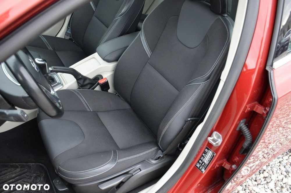Volvo V40 - 25