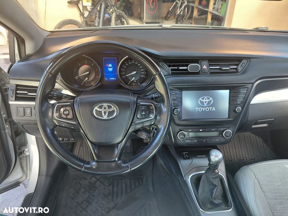 Toyota Avensis 2.0 D-4D Elegance - 16