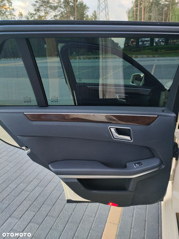 Mercedes-Benz Klasa E 200 CDI DPF BlueEFFICIENCY Automatik - 27