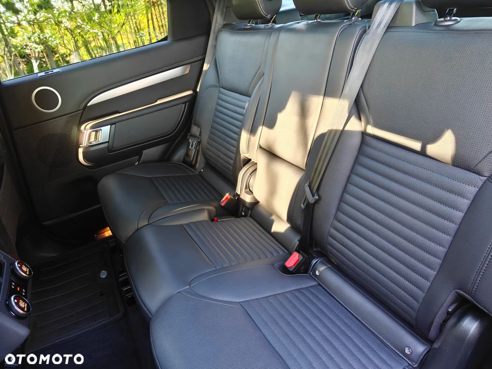 Land Rover Discovery 3.0 P360 mHEV R-Dynamic HSE - 27