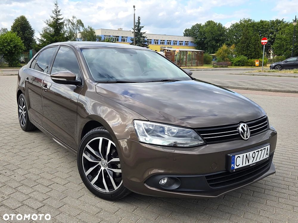 Volkswagen Jetta 1.2 TSI Comfortline - 1