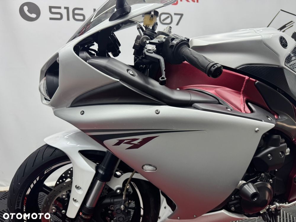 Yamaha R1 - 13