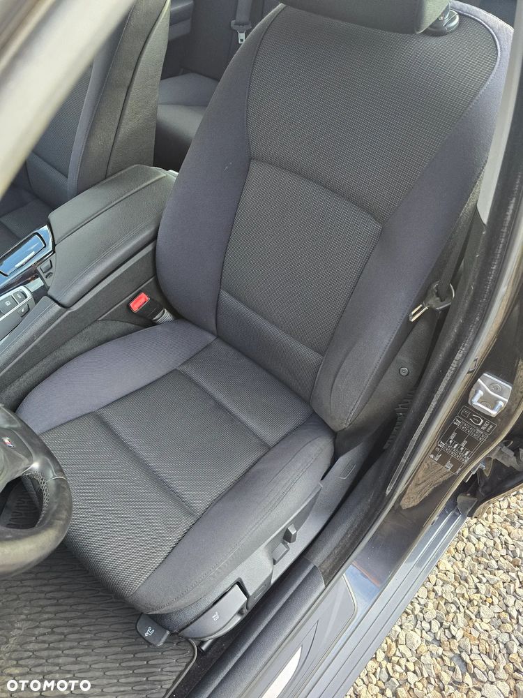 BMW Seria 5 520d Sport-Aut - 30