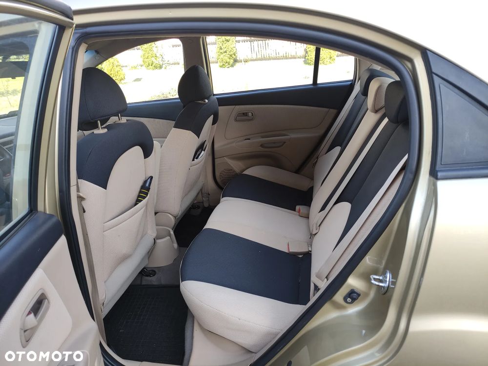 Kia Rio 1.4 Comfort - 3