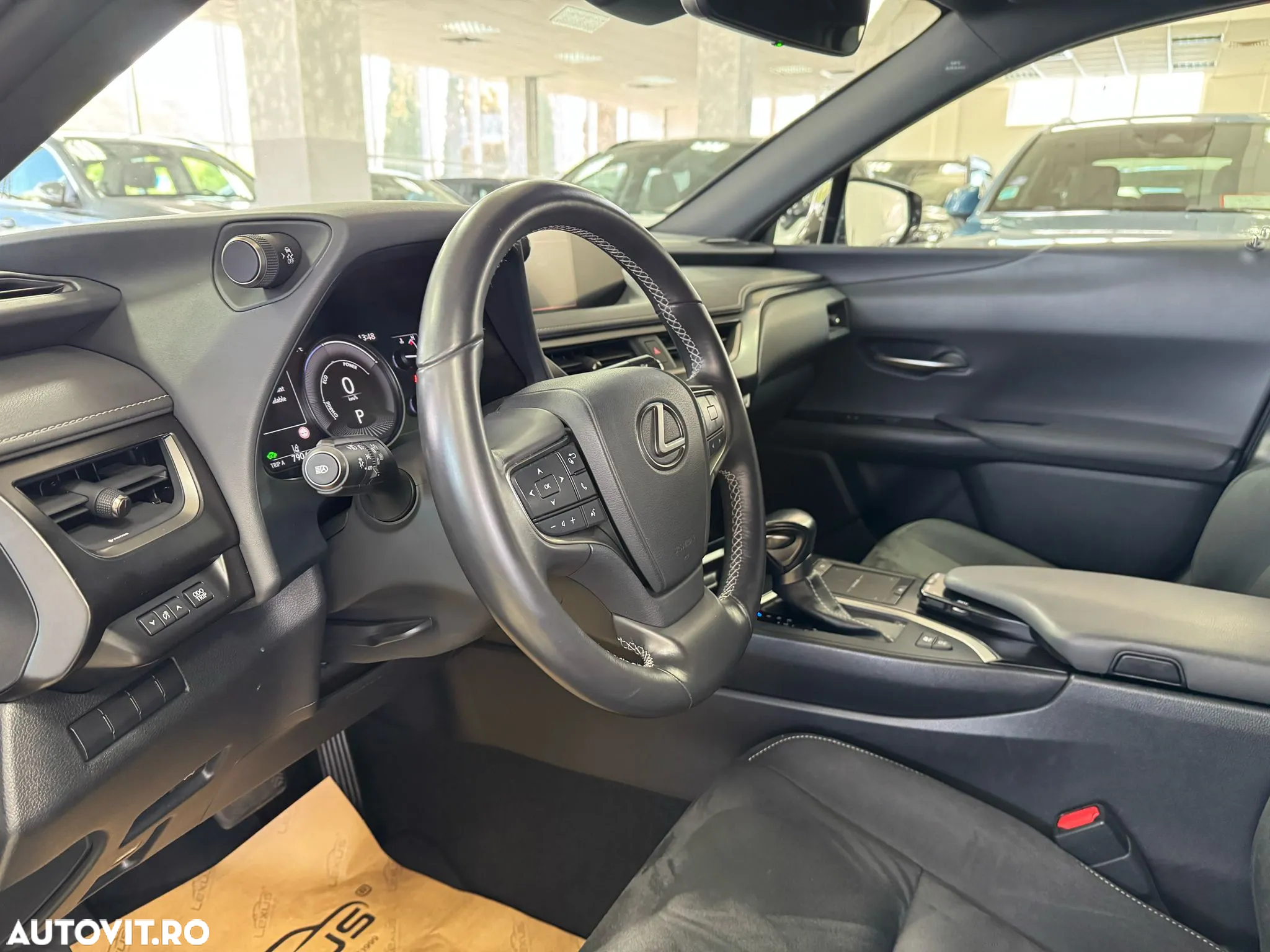 Lexus UX 250h 2.0L HEV 20H- (178 HP) 4X4 CVT F Sport - 13