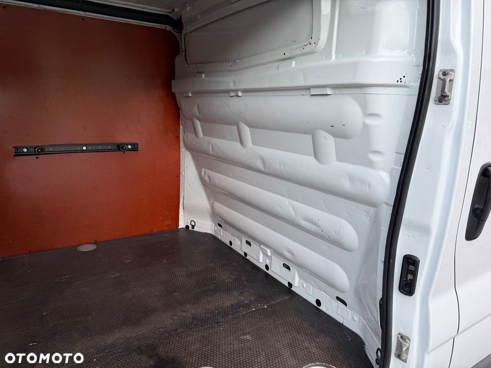 Renault Trafic - 22