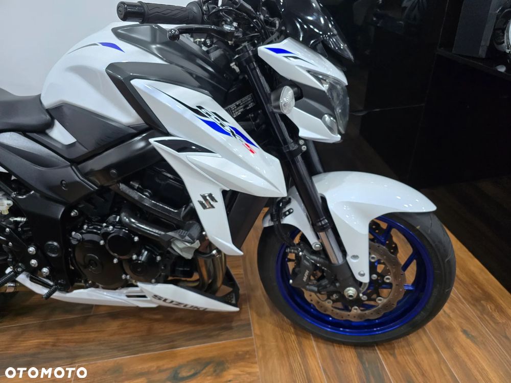 Suzuki GSX - 7