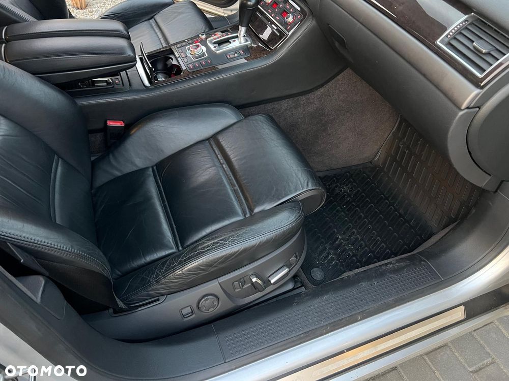 Audi A8 4.2 Quattro - 29