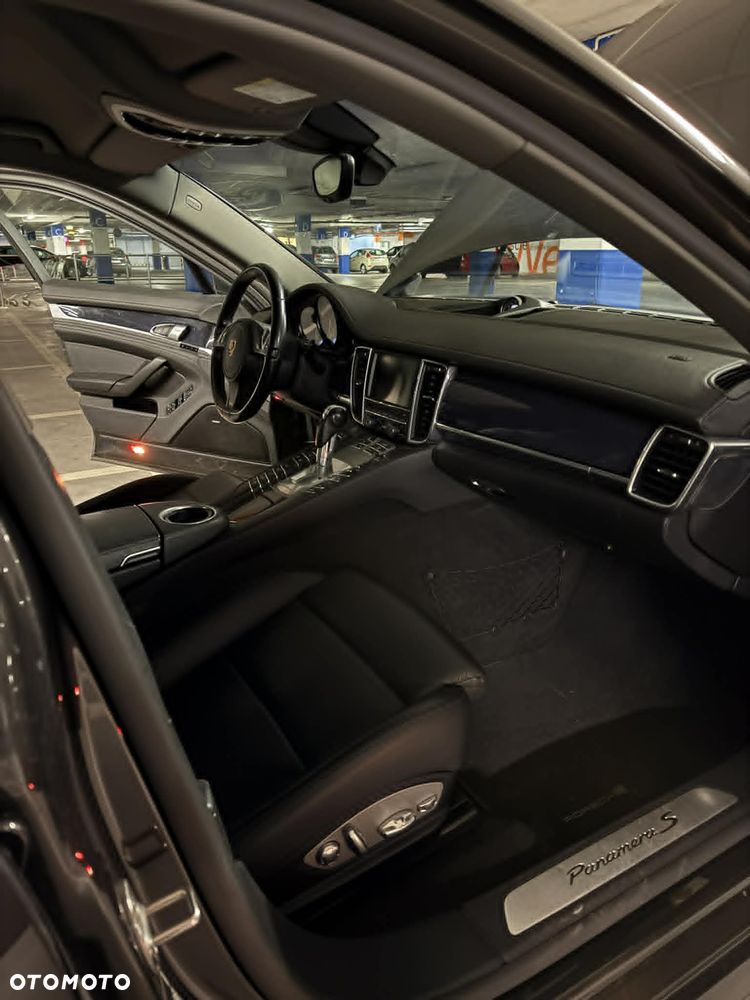 Porsche Panamera - 18