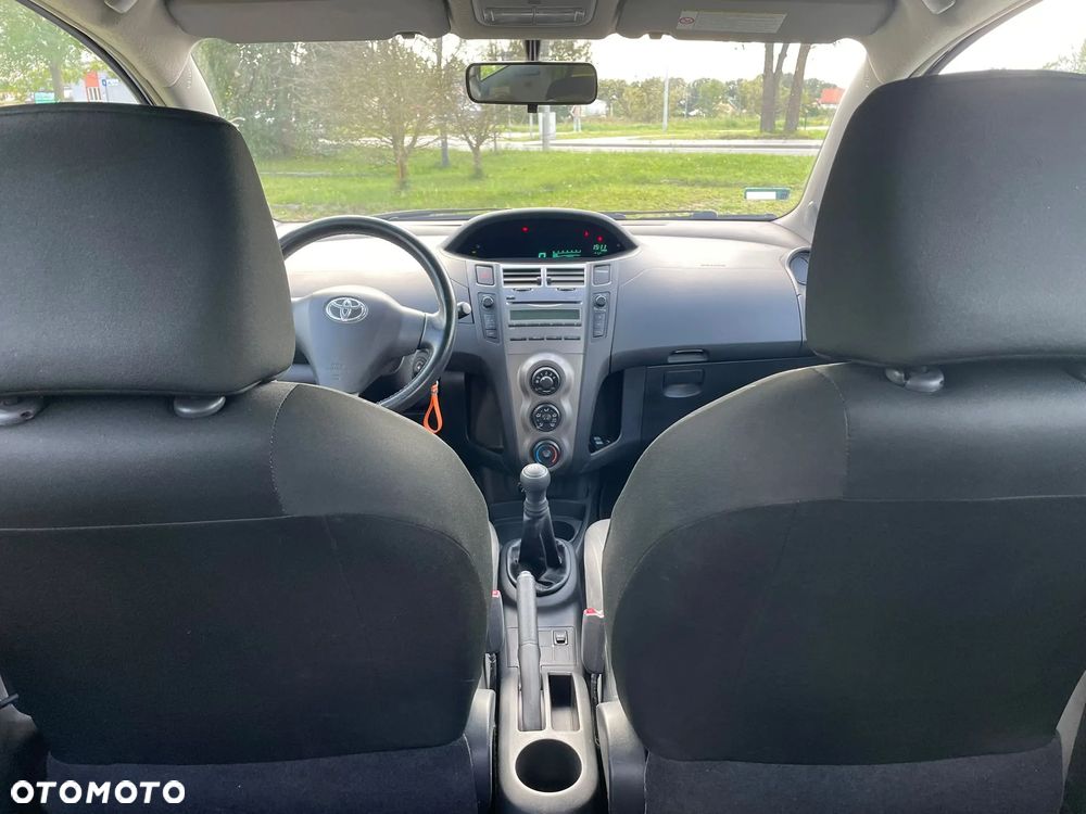 Toyota Yaris - 12