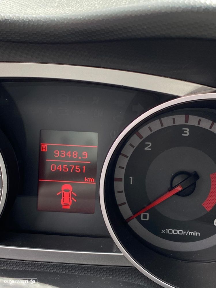 Mitsubishi Outlander 2.0 DI-D SW 4WD - 21