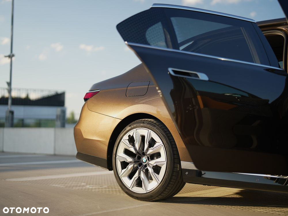 BMW Seria 7 - 31