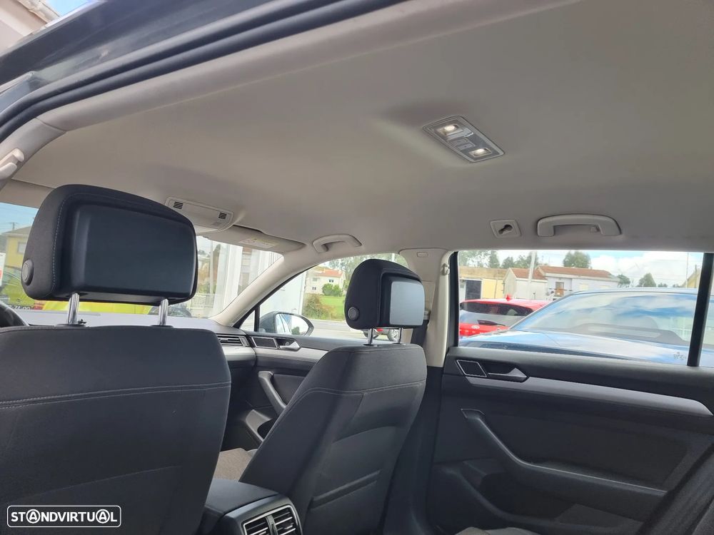 VW Passat Variant 2.0 TDi Confortline - 22