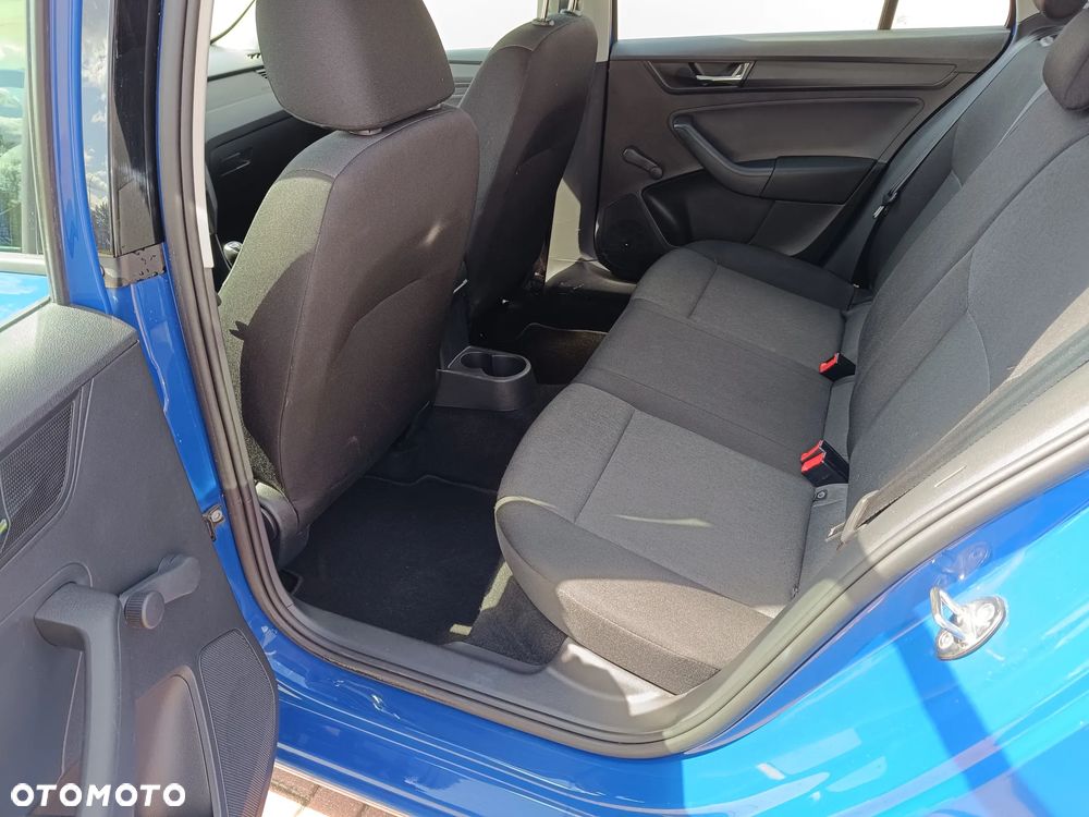 Skoda RAPID - 12