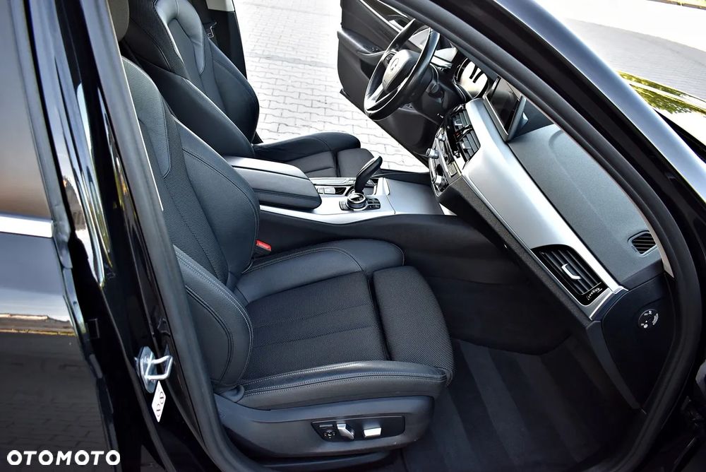 BMW Seria 5 520i - 33