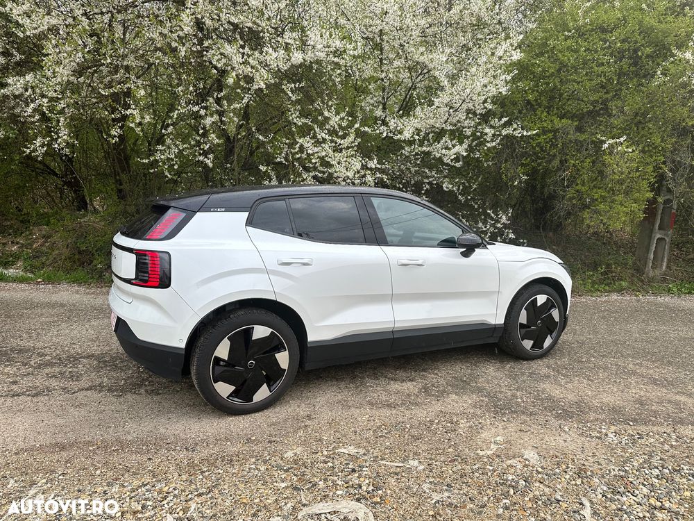 Volvo EX30 Twin Motor Performance AWD Black Edition Ultra - 13