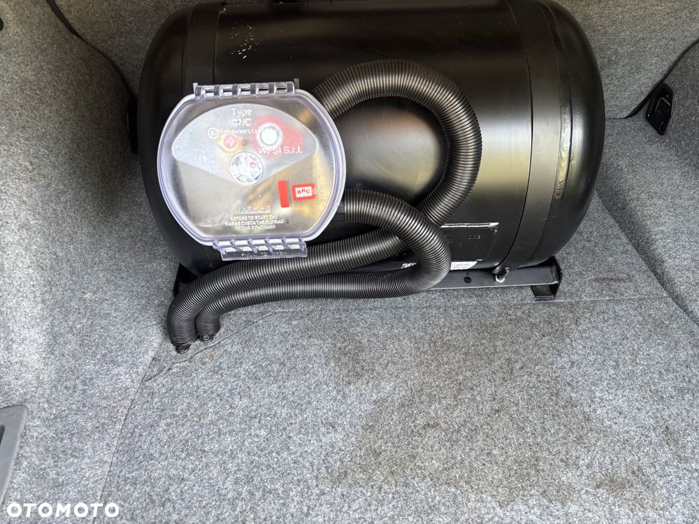 BMW Seria 3 318i - 32