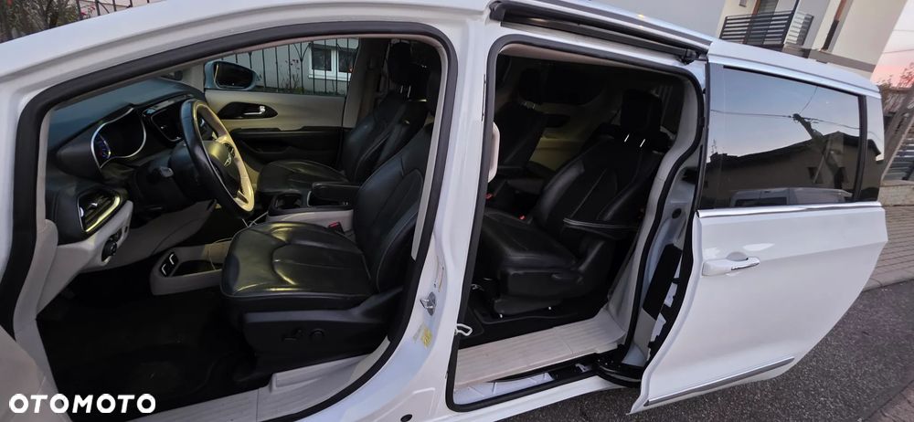 Chrysler Pacifica - 35