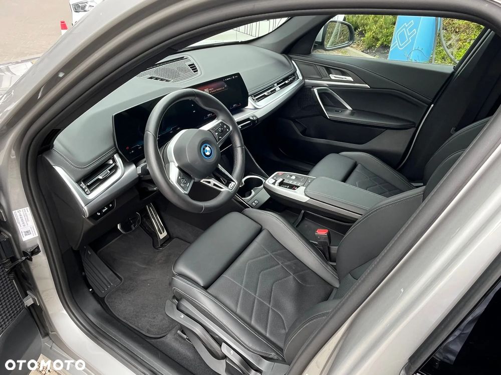 BMW iX1 xDrive30 - 12