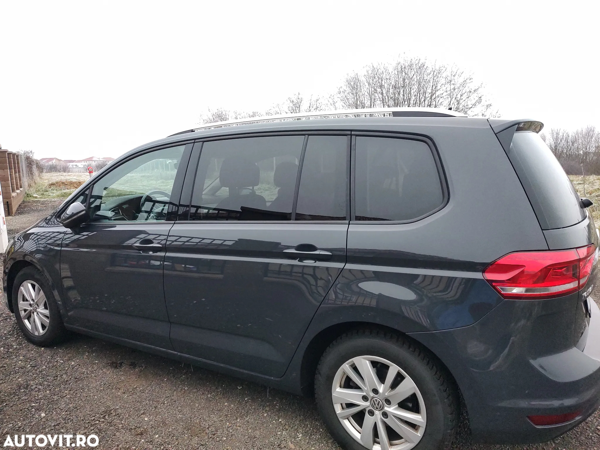 Volkswagen Touran 2.0 TDI SCR DSG Comfortline - 3