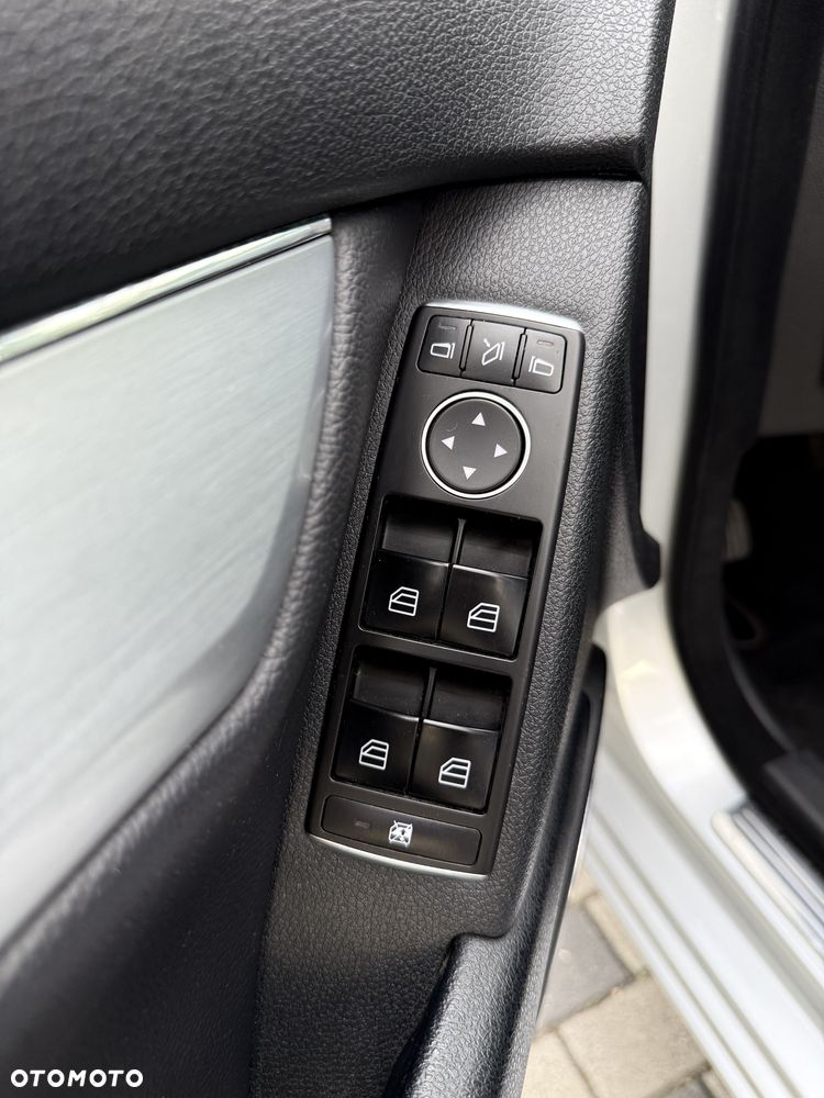 Mercedes-Benz Klasa C 180 CGI Automatik BlueEFFICIENCY Elegance - 15