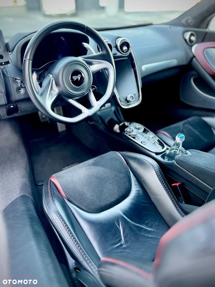 McLaren GT - 12