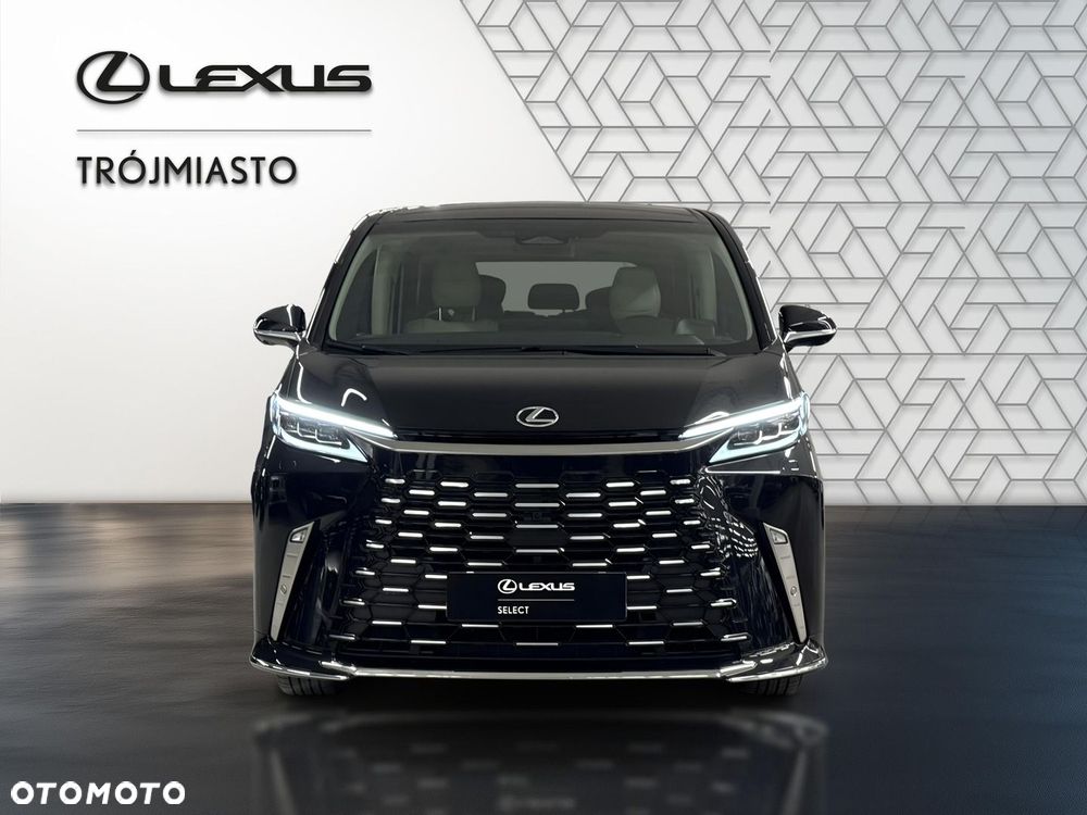 Lexus LM - 9