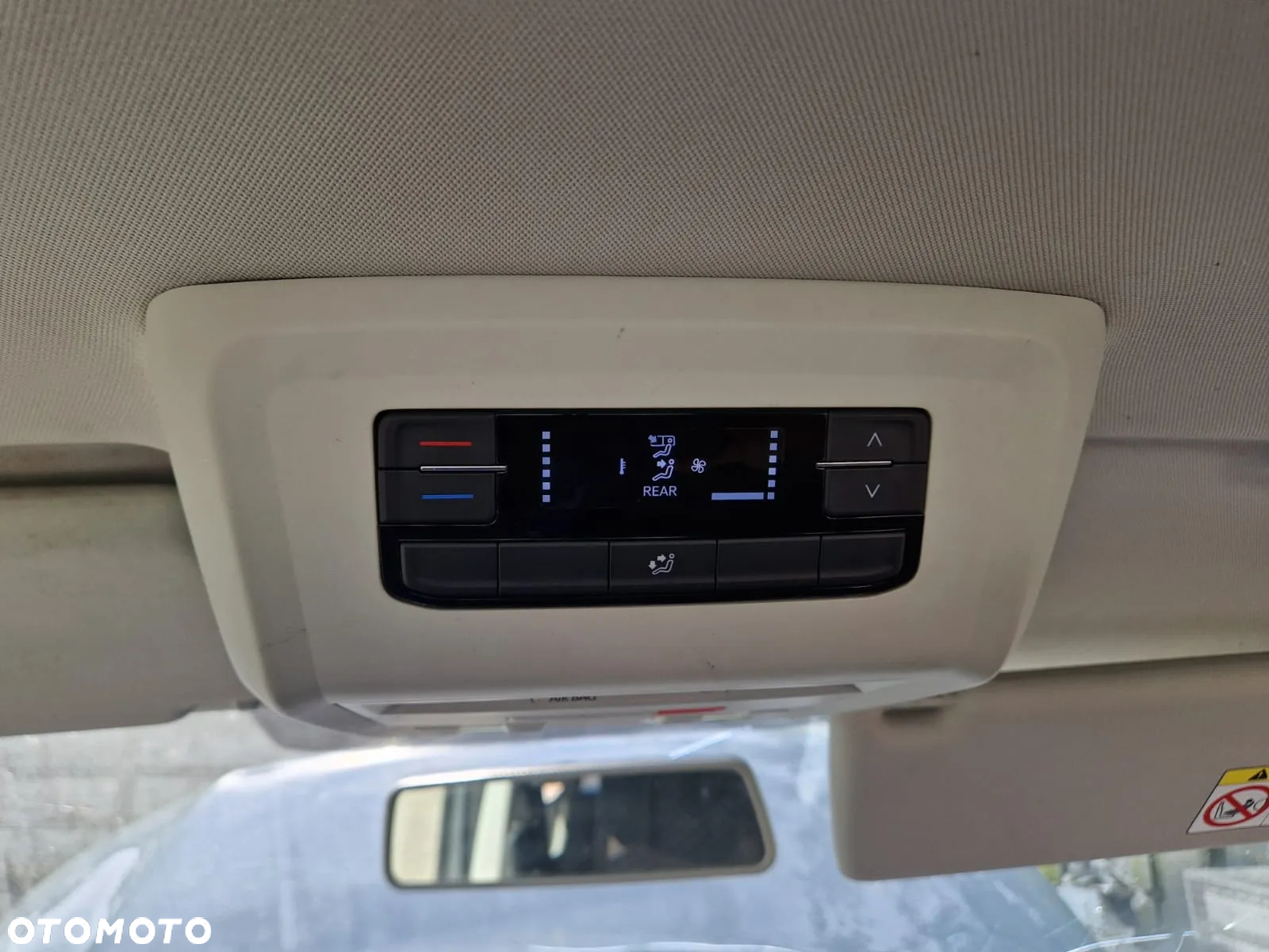Volkswagen Caravelle - 15