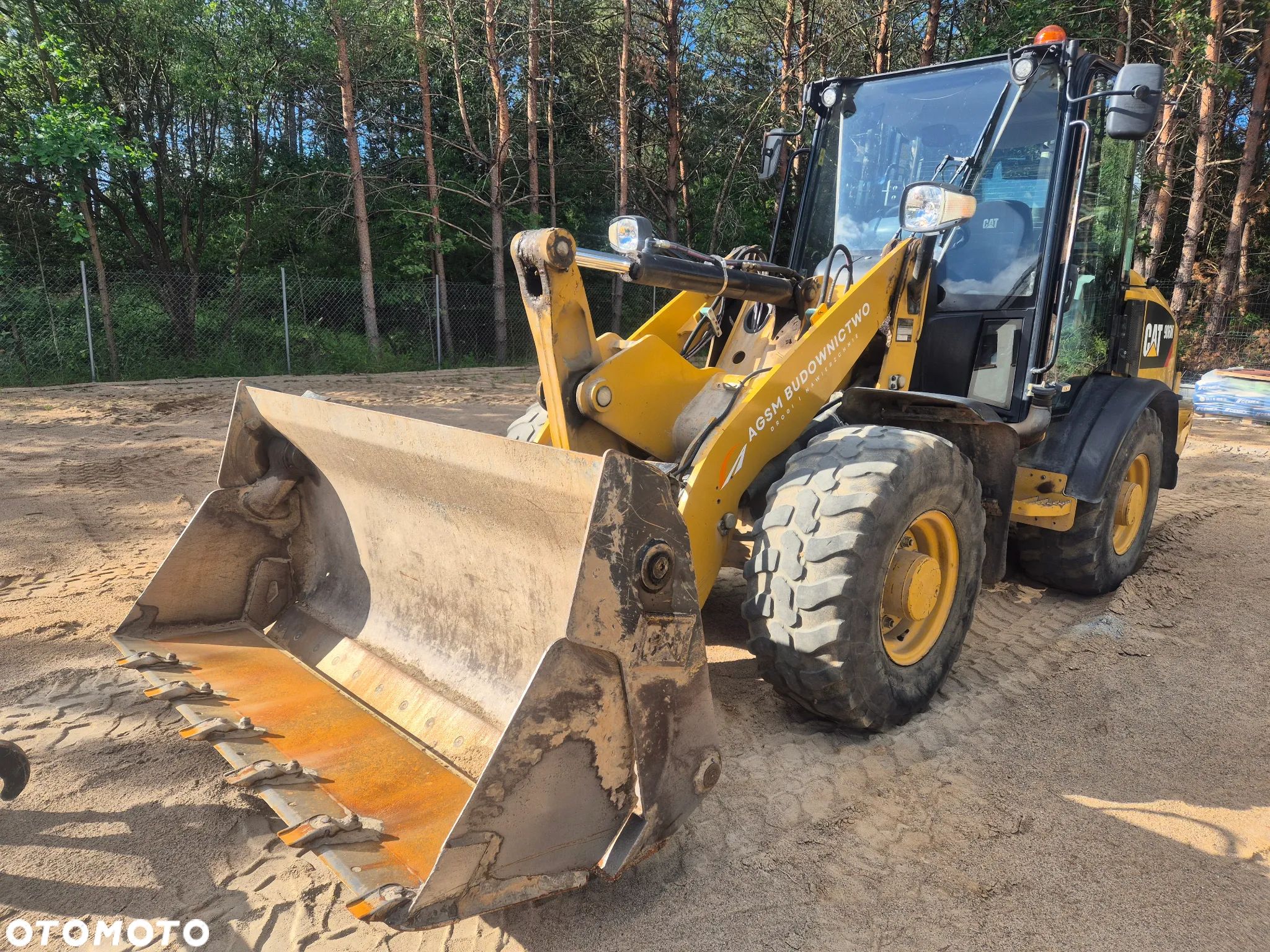 Caterpillar 906M - 1