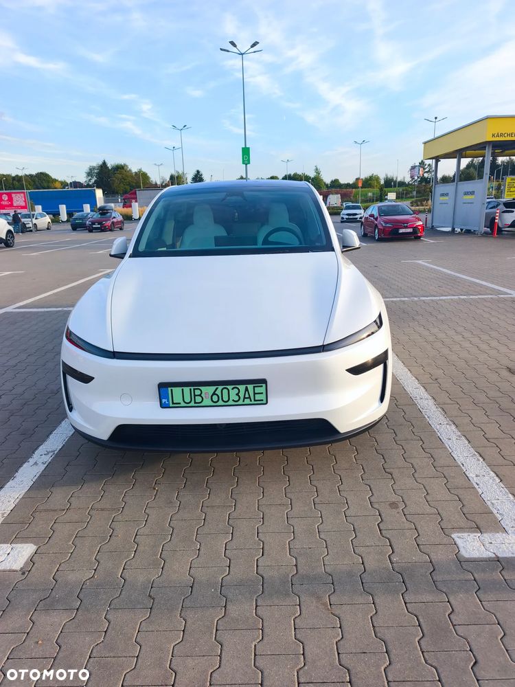 Tesla Model Y 2025 photo 2