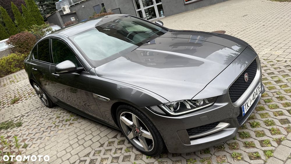 Jaguar XE 2.0 D R-Sport - 3