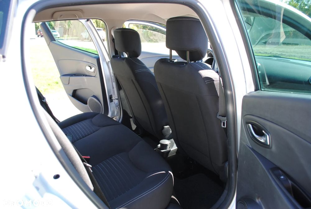 Renault Clio 1.2 16V 75 LIMITED - 26